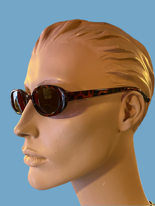 Slim Zuri style oval sunglasses